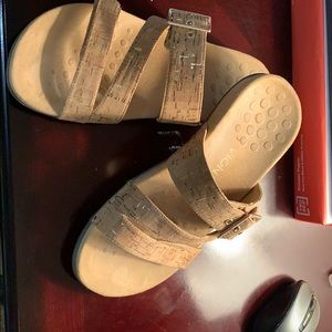 Vionic sandals size 9